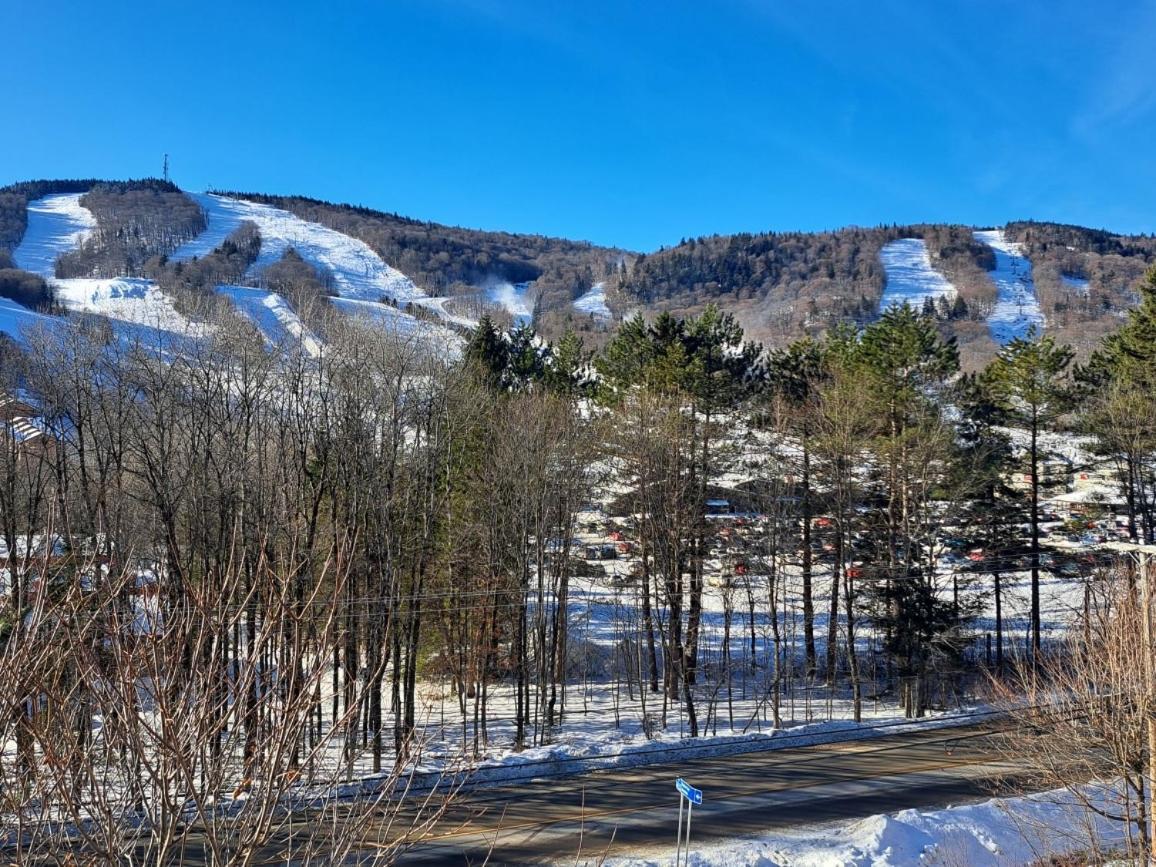 Superbe Condo Face Aux Pentes De Ski Stoneham!!! Eksteriør bilde